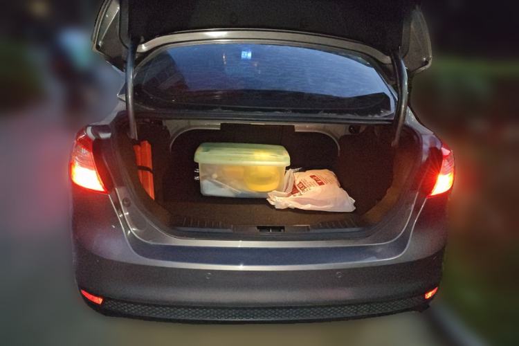 Used Ford Focus 2012 Sedan 1.6L Manual Comfort Model Trunk