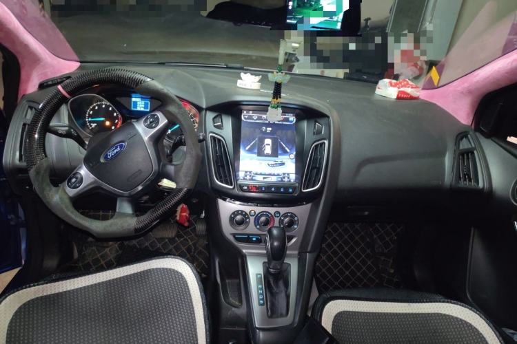 Used Ford Focus 2012 Hatchback 1.6L Automatic Comfort Model Center Console