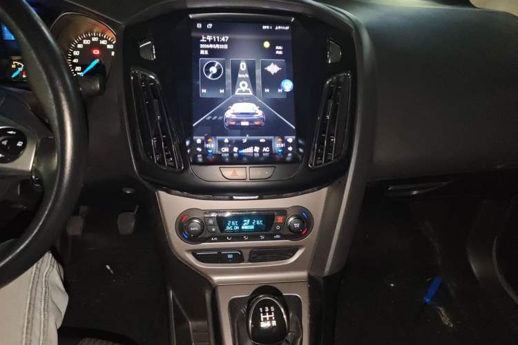 Used Ford Focus 2012 Sedan 1.6L Manual Fashion Edition Audio And AC Panel