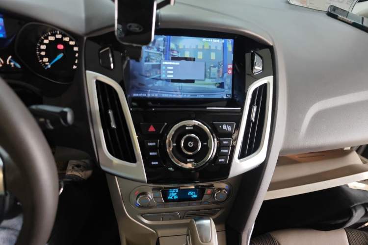 Used Ford Focus 2012 Sedan 1.6L Automatic Fashion Edition Audio And AC Panel