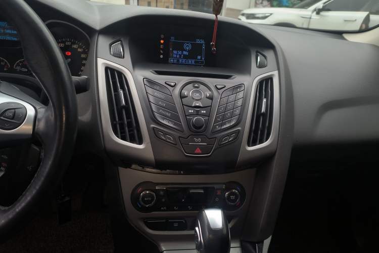 Used Ford Focus 2012 Sedan 1.6L Automatic Fashion Edition Audio And AC Panel
