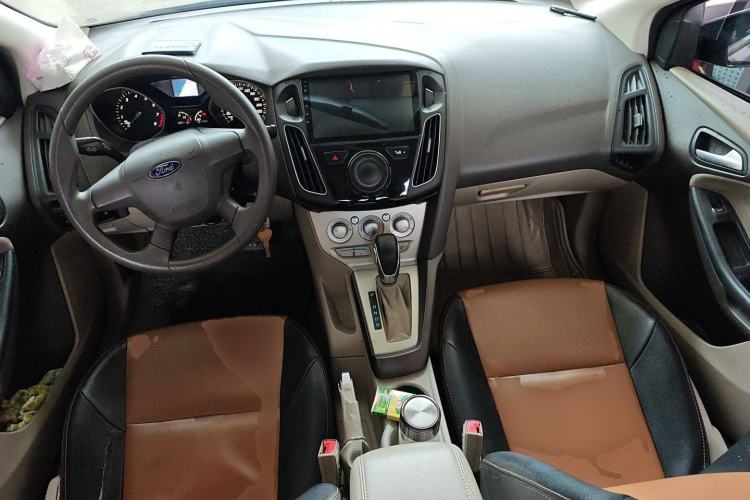 Used Ford Focus 2012 Sedan 1.6L Automatic Comfort Model Center Console