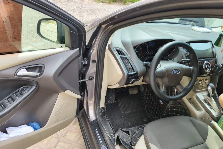 Used Ford Focus 2012 Sedan 1.6L Automatic Comfort Model Driver Seat