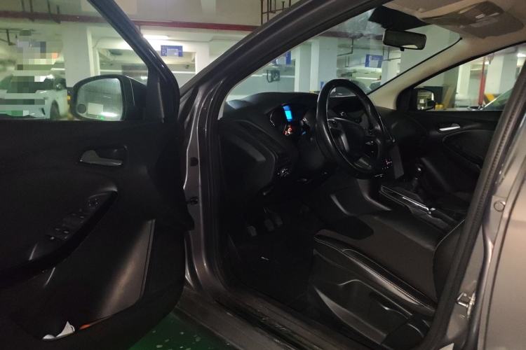 Used Ford Focus 2012 Sedan 1.6L Manual Fashion Edition Driver Seat