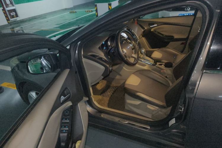 Used Ford Focus 2012 Sedan 1.6L Automatic Fashion Edition Driver Seat