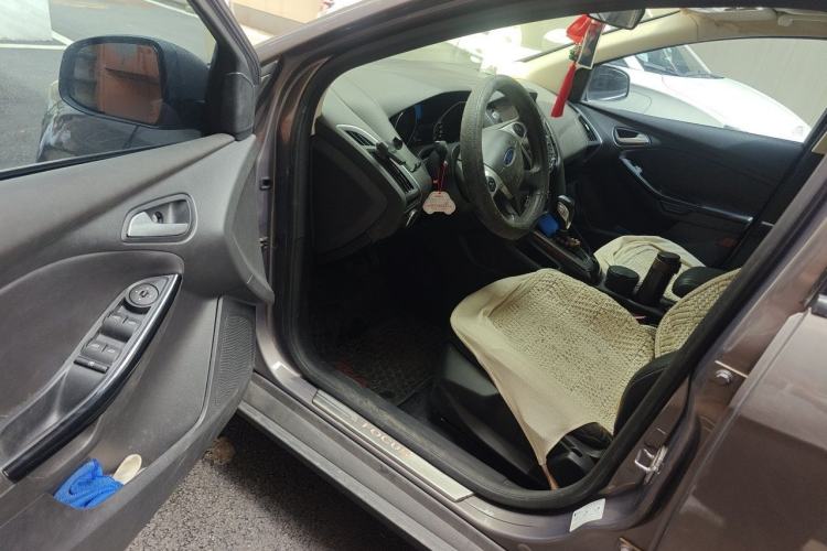 Used Ford Focus 2012 Sedan 1.6L Automatic Fashion Edition Driver Seat