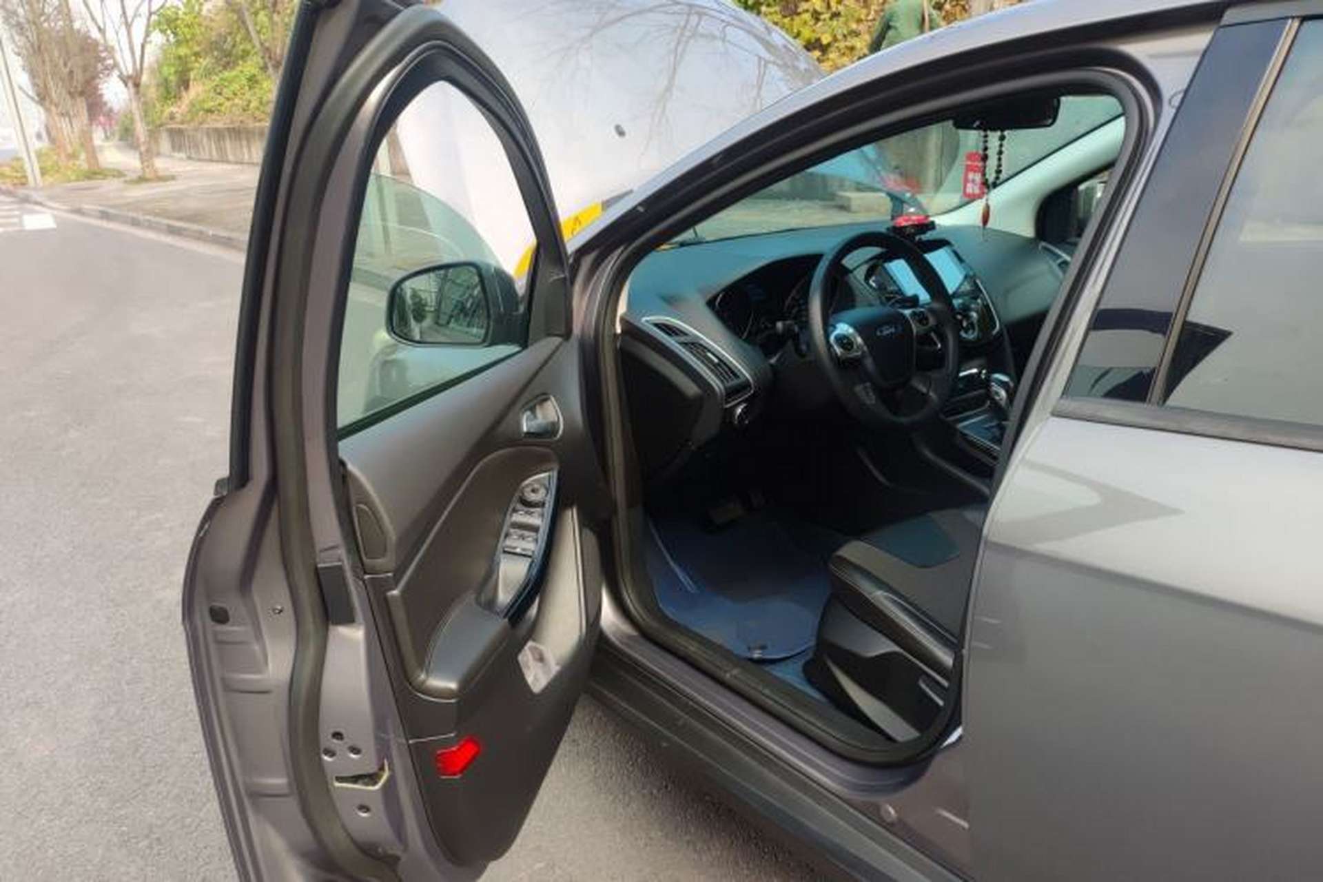 Used Ford Focus 2012 Sedan 1.6L Automatic Fashion Edition Driver Seat
