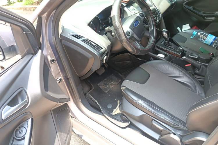 Used Ford Focus 2012 Sedan 1.6L Automatic Fashion Edition Driver Seat