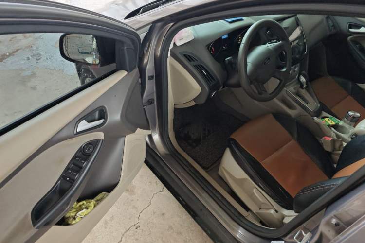 Used Ford Focus 2012 Sedan 1.6L Automatic Comfort Model Driver Seat