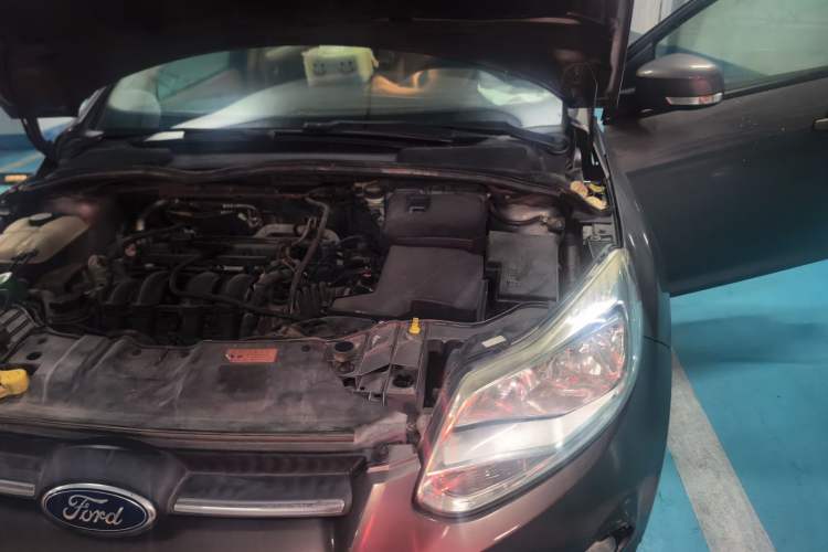 Used Ford Focus 2012 Sedan 1.6L Automatic Comfort Model Engine Bay Left