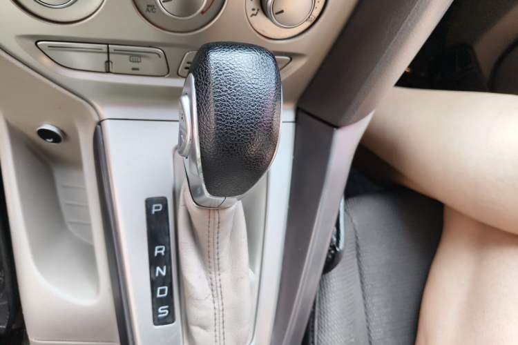 Used Ford Focus 2012 Sedan 1.6L Automatic Comfort Model Gear Lever