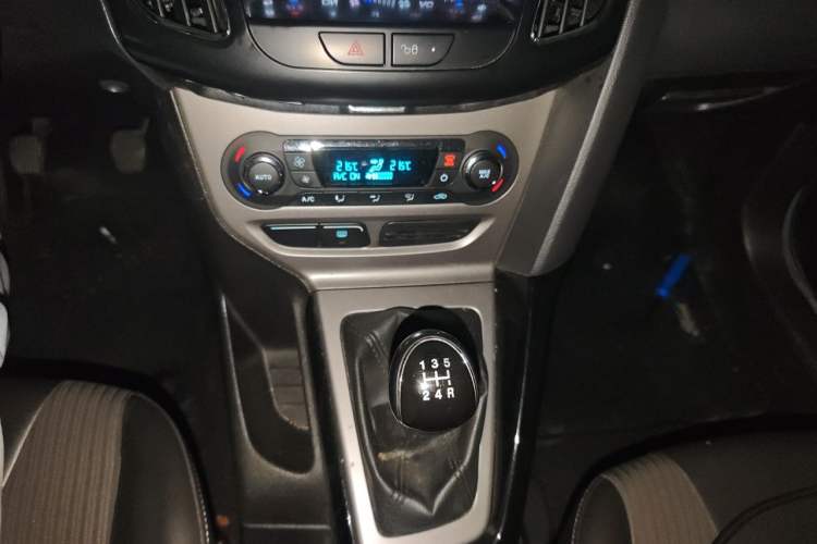 Used Ford Focus 2012 Sedan 1.6L Manual Fashion Edition Gear Lever