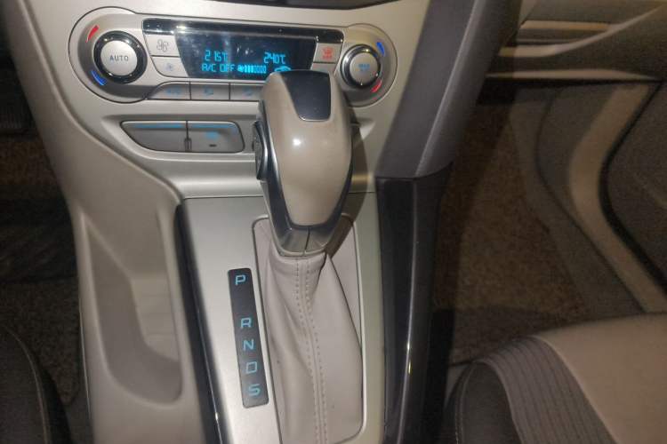 Used Ford Focus 2012 Sedan 1.6L Automatic Fashion Edition Gear Lever