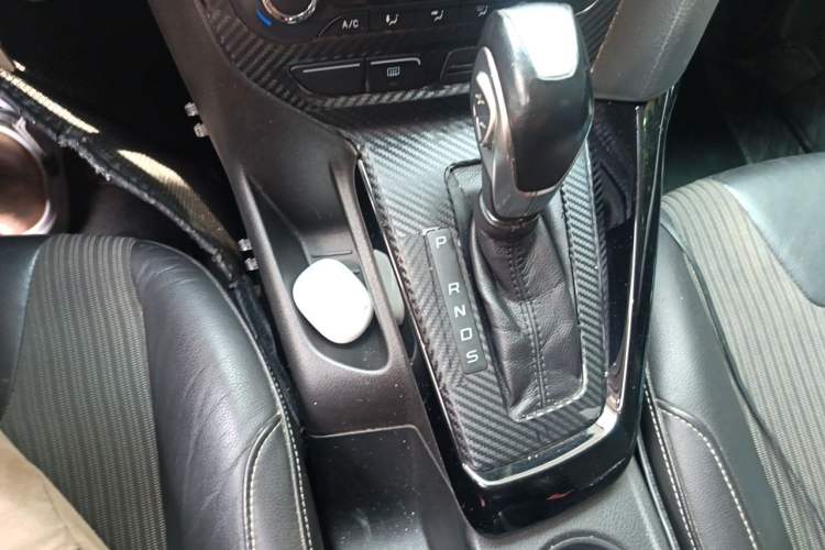 Used Ford Focus 2012 Sedan 1.6L Automatic Fashion Edition Gear Lever