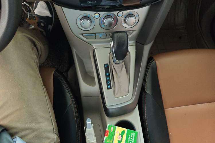 Used Ford Focus 2012 Sedan 1.6L Automatic Comfort Model Gear Lever