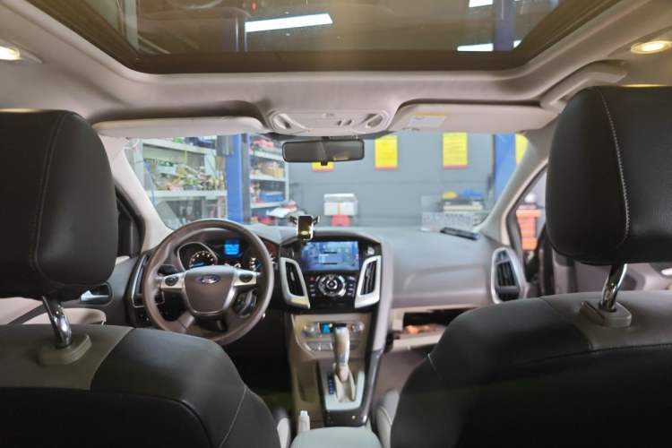 Used Ford Focus 2012 Sedan 1.6L Automatic Fashion Edition Headliner