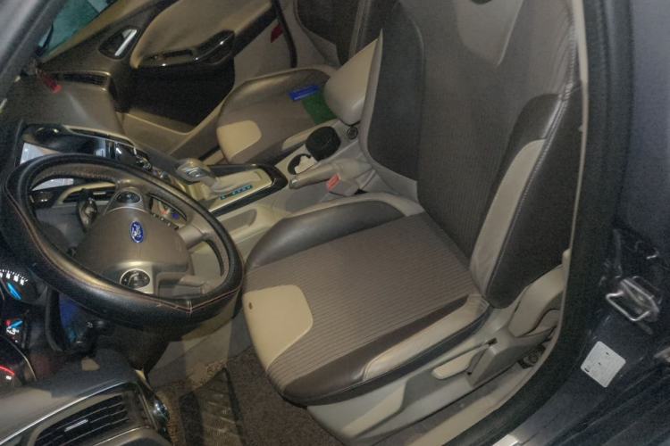 Used Ford Focus 2012 Sedan 1.6L Automatic Fashion Edition Left Front Seat