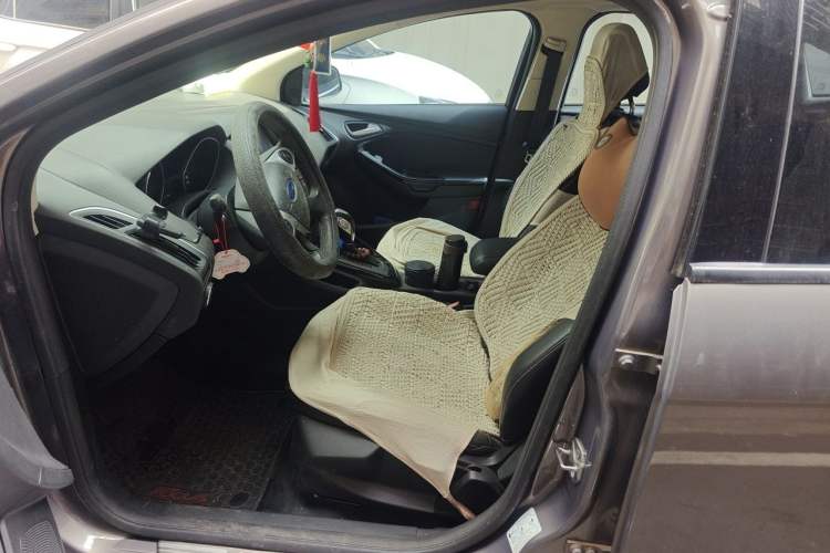 Used Ford Focus 2012 Sedan 1.6L Automatic Fashion Edition Left Front Seat
