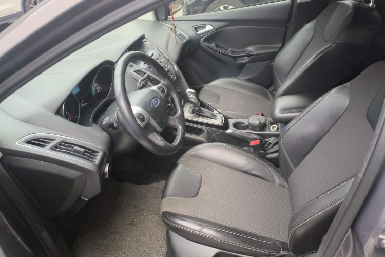 Used Ford Focus 2012 Sedan 1.6L Automatic Fashion Edition Left Front Seat