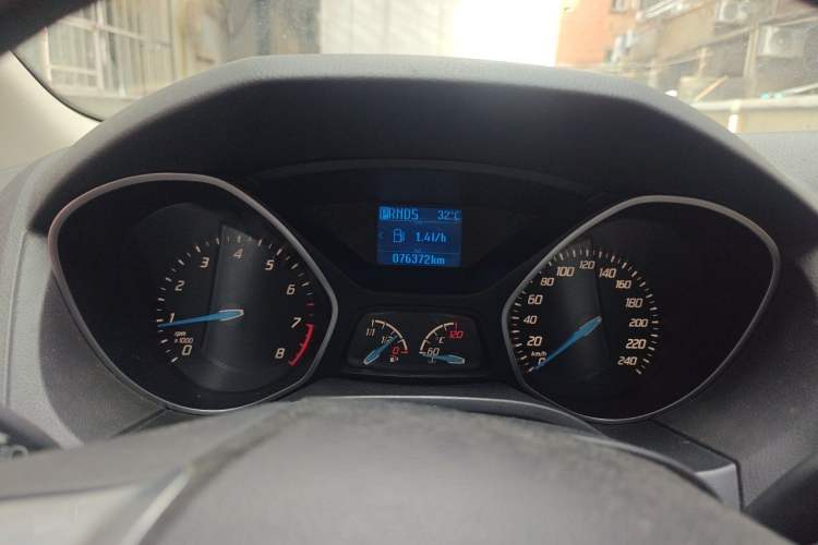 Used Ford Focus 2012 Sedan 1.6L Automatic Fashion Edition Odometer Close Up