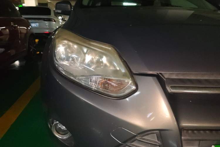 Used Ford Focus 2012 Sedan 1.6L Manual Fashion Edition Right Front Headlight