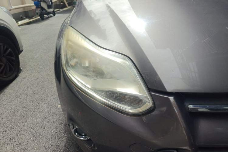 Used Ford Focus 2012 Sedan 1.6L Automatic Fashion Edition Right Front Headlight