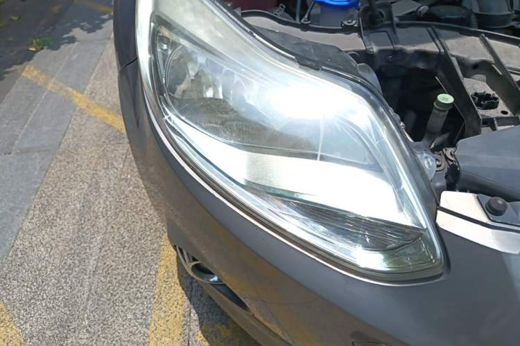 Used Ford Focus 2012 Sedan 1.6L Automatic Fashion Edition Right Front Headlight