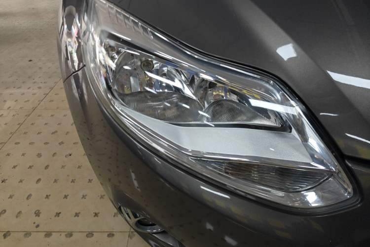 Used Ford Focus 2012 Sedan 1.6L Automatic Fashion Edition Right Front Headlight