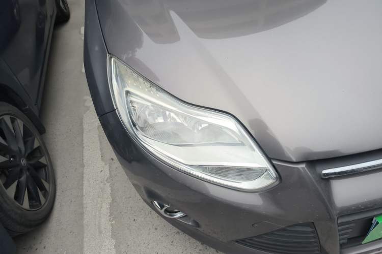 Used Ford Focus 2012 Sedan 1.6L Automatic Fashion Edition Right Front Headlight