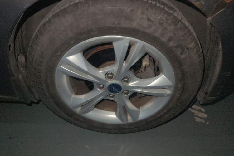 Used Ford Focus 2012 Sedan 1.6L Automatic Fashion Edition Right Front Wheel Hub
