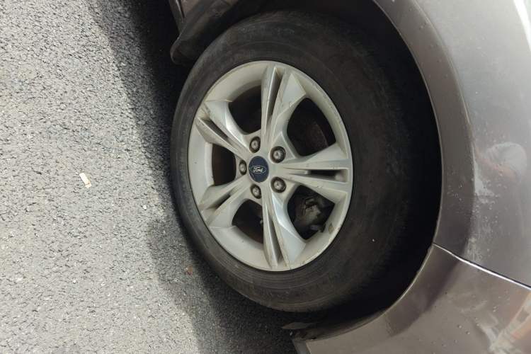 Used Ford Focus 2012 Sedan 1.6L Automatic Fashion Edition Right Front Wheel Hub