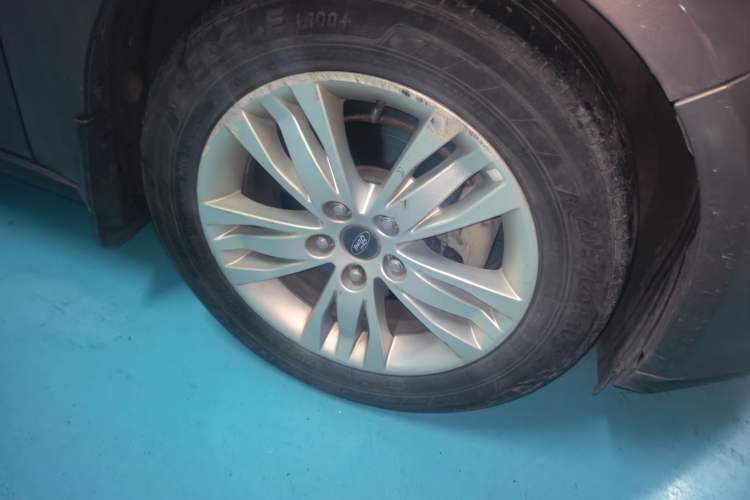 Used Ford Focus 2012 Sedan 1.6L Automatic Comfort Model Right Front Wheel Hub