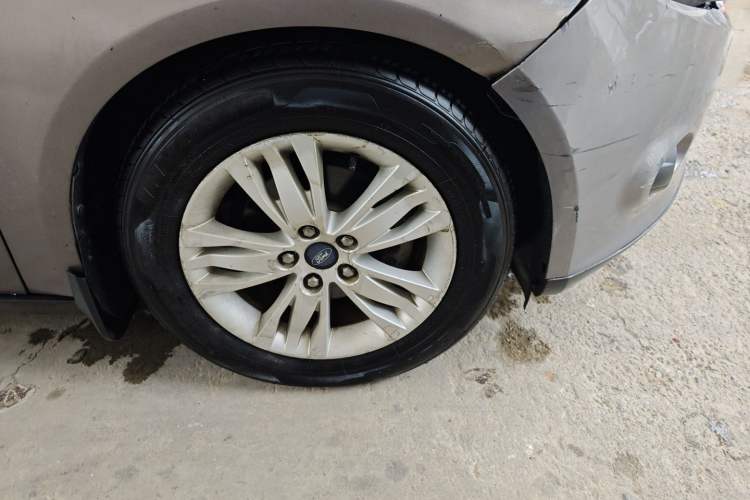 Used Ford Focus 2012 Sedan 1.6L Automatic Comfort Model Right Front Wheel Hub