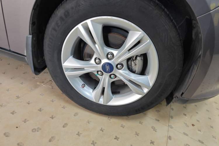 Used Ford Focus 2012 Sedan 1.6L Automatic Fashion Edition Right Front Wheel Hub