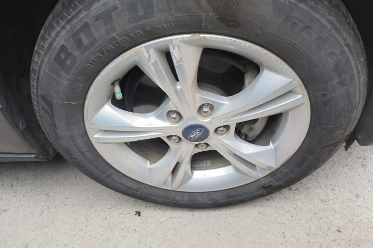 Used Ford Focus 2012 Sedan 1.6L Automatic Fashion Edition Right Front Wheel Hub
