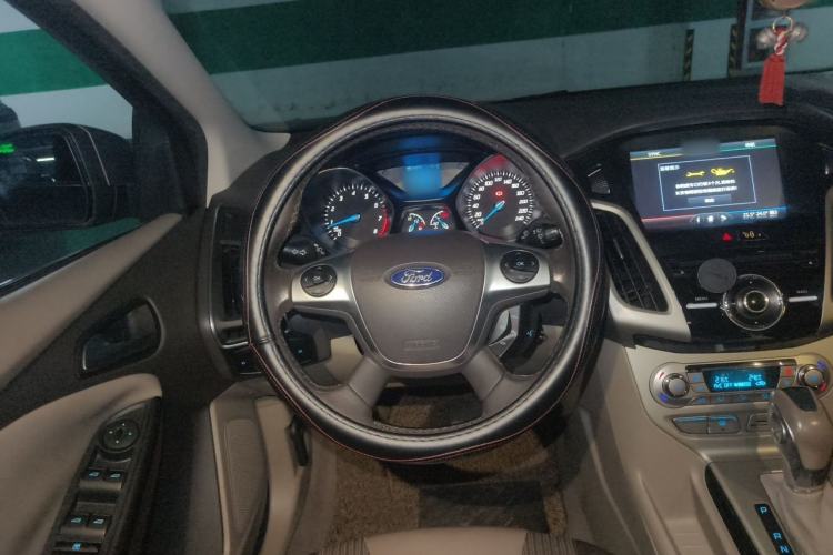 Used Ford Focus 2012 Sedan 1.6L Automatic Fashion Edition Steering Wheel