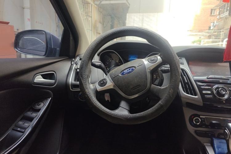 Used Ford Focus 2012 Sedan 1.6L Automatic Fashion Edition Steering Wheel
