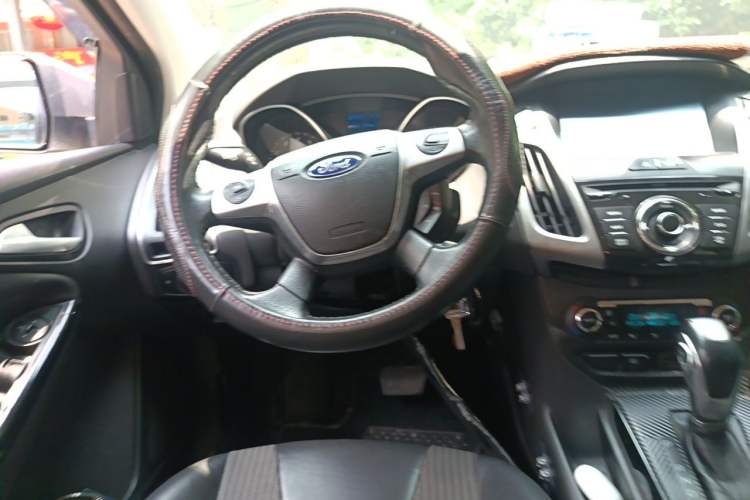 Used Ford Focus 2012 Sedan 1.6L Automatic Fashion Edition Steering Wheel
