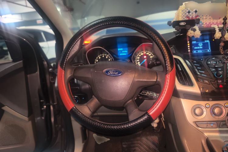 Used Ford Focus 2012 Sedan 1.6L Automatic Comfort Model Steering Wheel