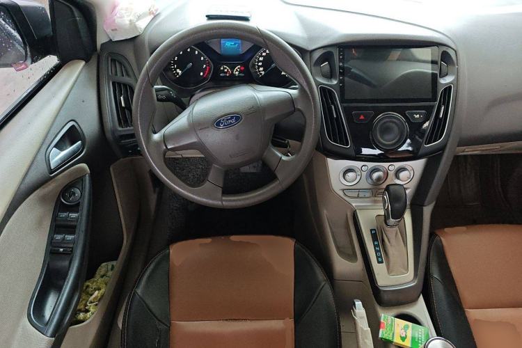 Used Ford Focus 2012 Sedan 1.6L Automatic Comfort Model Steering Wheel