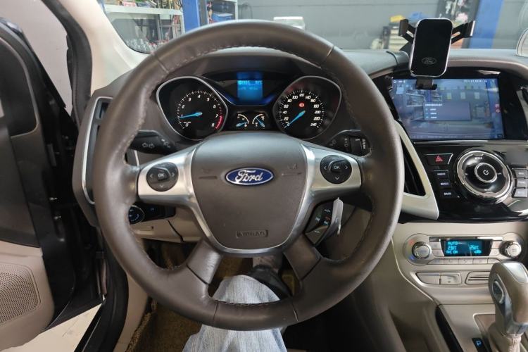 Used Ford Focus 2012 Sedan 1.6L Automatic Fashion Edition Steering Wheel