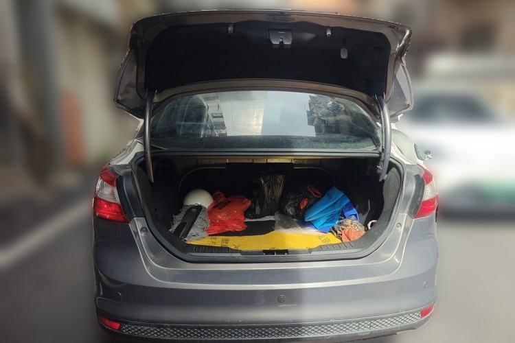 Used Ford Focus 2012 Sedan 1.6L Automatic Fashion Edition Trunk