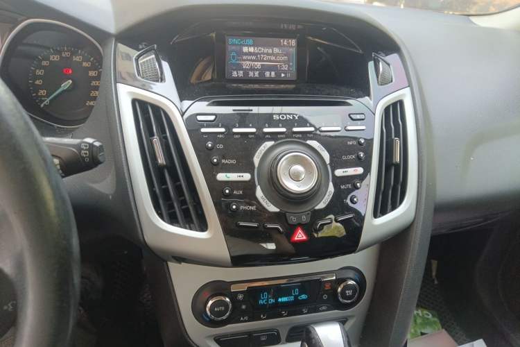 Used Ford Focus 2012 Hatchback 2.0L Automatic Luxury Sport Model Audio And AC Panel