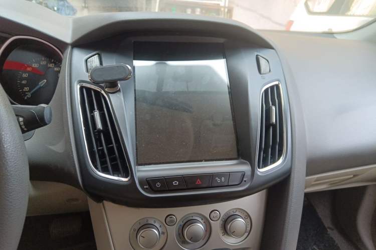 Used Ford Focus 2012 Sedan 1.6L Automatic Comfort Model Audio And AC Panel