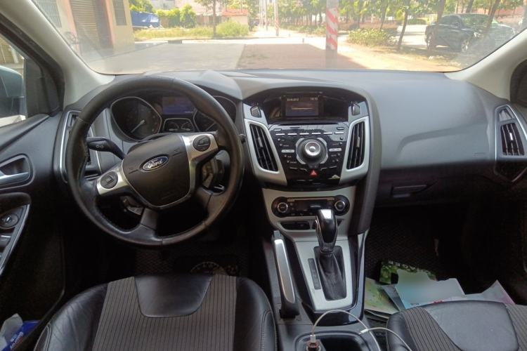 Used Ford Focus 2012 Hatchback 2.0L Automatic Luxury Sport Model Center Console