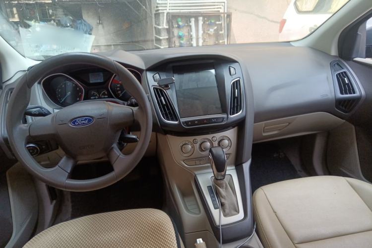 Used Ford Focus 2012 Sedan 1.6L Automatic Comfort Model Center Console