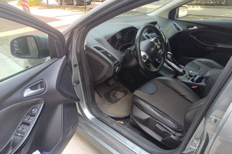 Used Ford Focus 2012 Hatchback 2.0L Automatic Luxury Sport Model Driver Seat