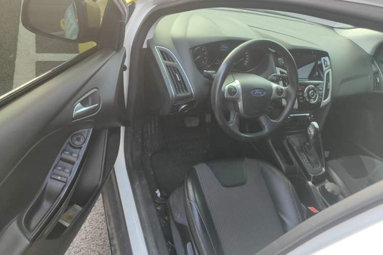 Used Ford Focus 2012 Hatchback 1.6L Automatic Fashion Edition Driver Seat