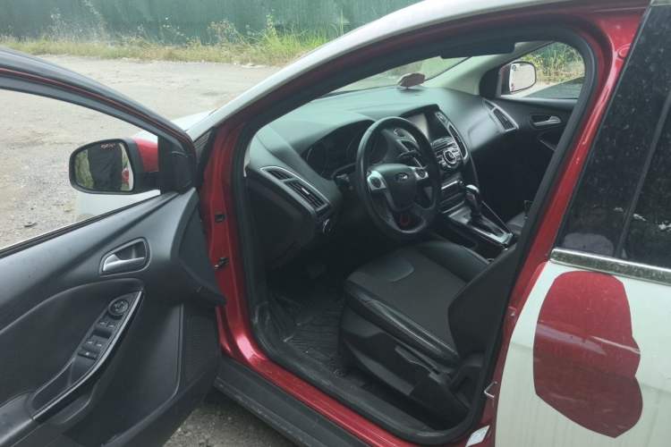 Used Ford Focus 2012 Hatchback 1.6L Automatic Fashion Edition Driver Seat