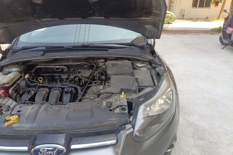 Used Ford Focus 2012 Hatchback 2.0L Automatic Luxury Sport Model Engine Bay Left